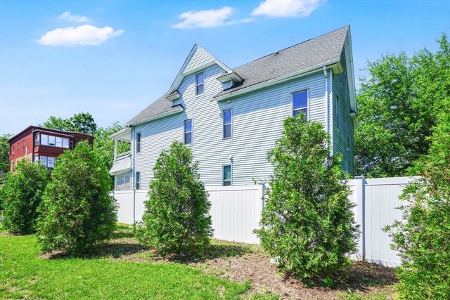 658 Union St, Springfield, MA 01109