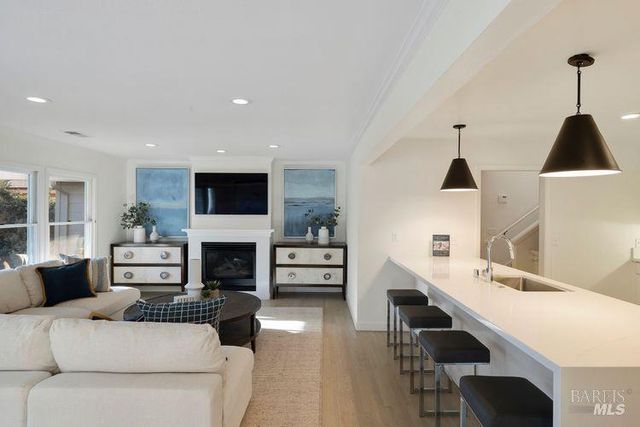 1321 Butterfield Rd, San Anselmo, CA 94960