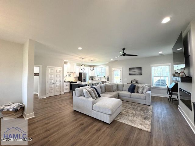 338 Cottage Loop, Midway, GA 31320