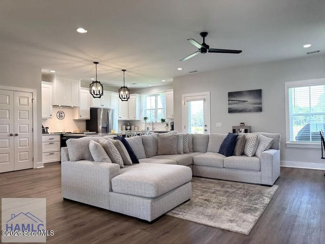 338 Cottage Loop, Midway, GA 31320