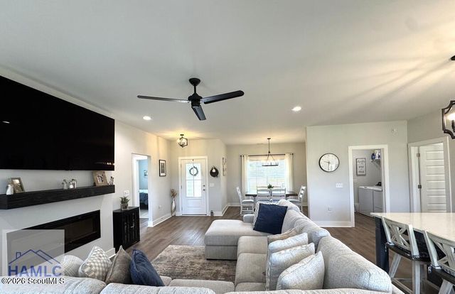 338 Cottage Loop, Midway, GA 31320