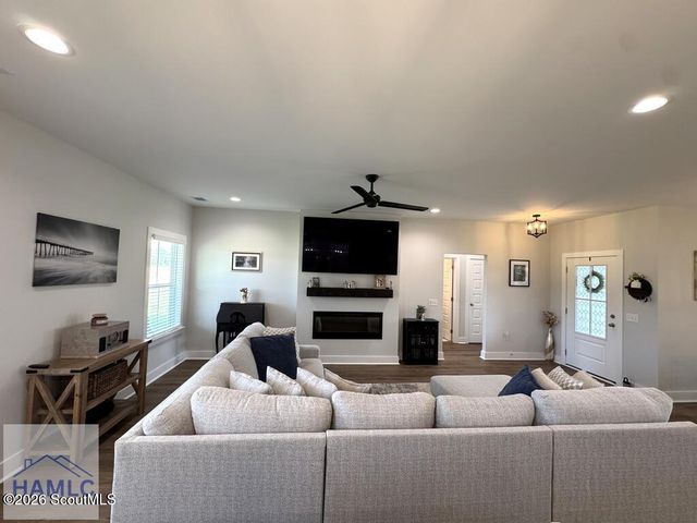 338 Cottage Loop, Midway, GA 31320