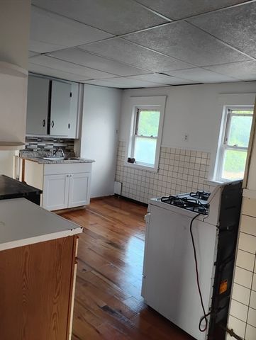23 Suffolk St, Worcester, MA 01604