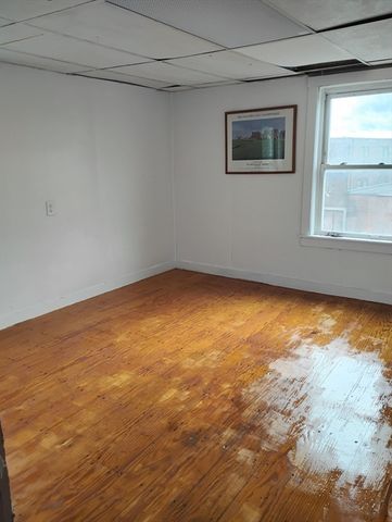 23 Suffolk St, Worcester, MA 01604