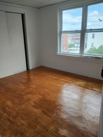 23 Suffolk St, Worcester, MA 01604