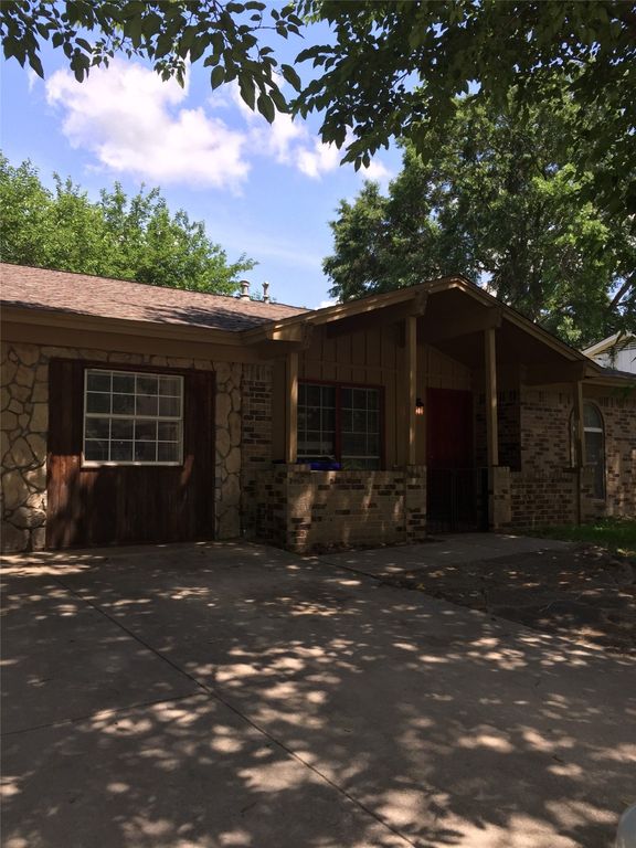 413 Glenhaven Drive, Azle, TX 76020