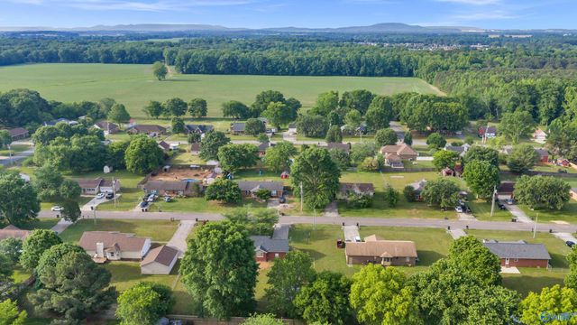 107 Enoch Drive, Hazel Green, AL 35750