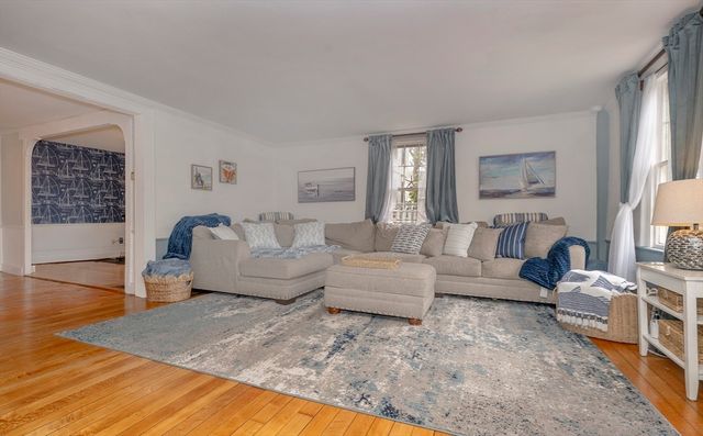 356 Main St, Amesbury, MA 01913