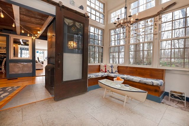 356 Main St, Amesbury, MA 01913