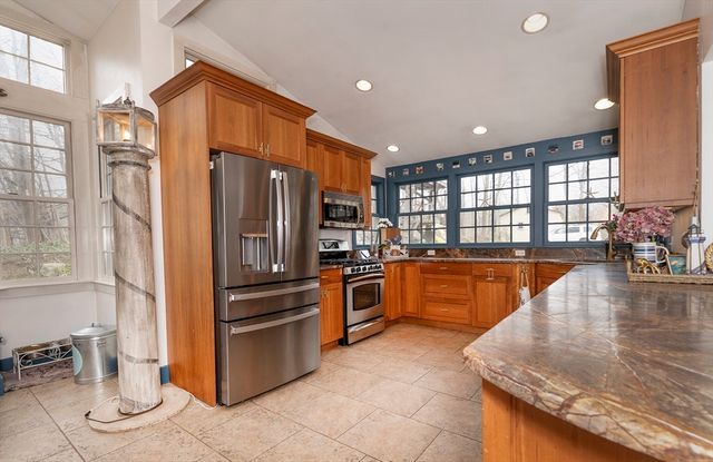 356 Main St, Amesbury, MA 01913