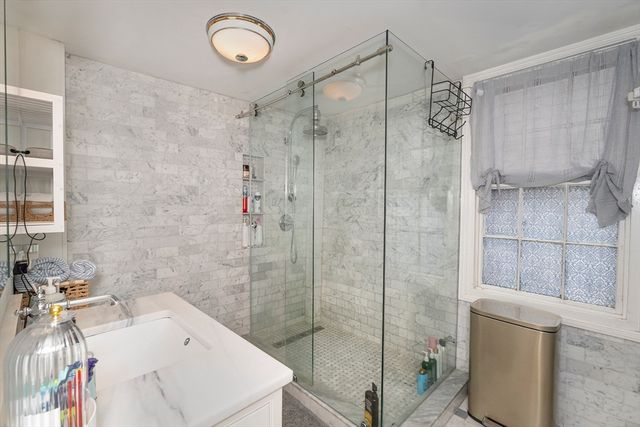 356 Main St, Amesbury, MA 01913