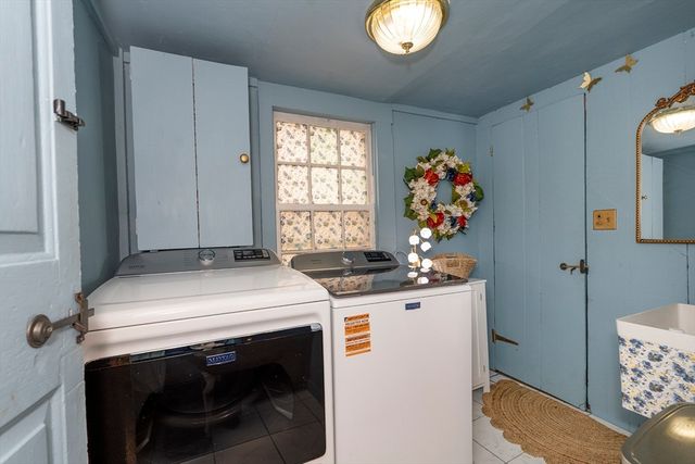 356 Main St, Amesbury, MA 01913