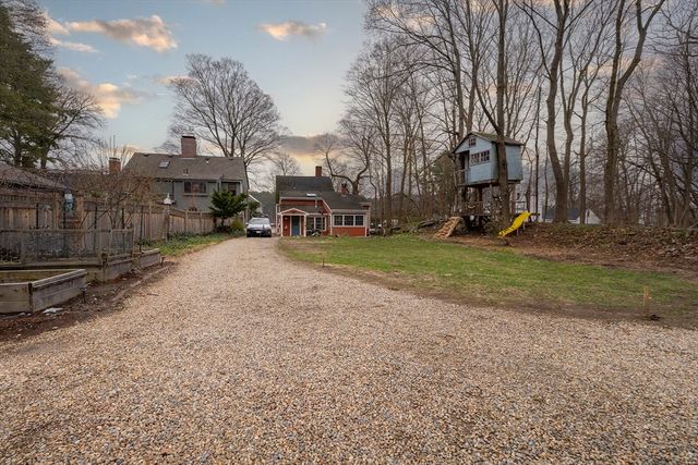 356 Main St, Amesbury, MA 01913