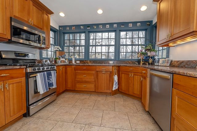 356 Main St, Amesbury, MA 01913