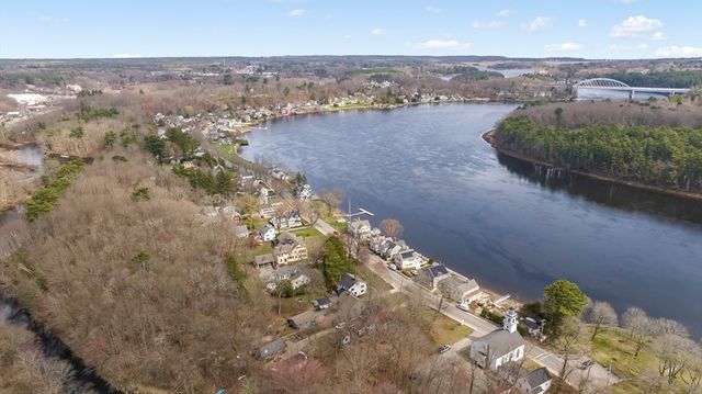 356 Main St, Amesbury, MA 01913