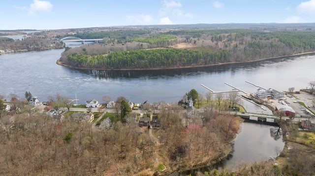 356 Main St, Amesbury, MA 01913