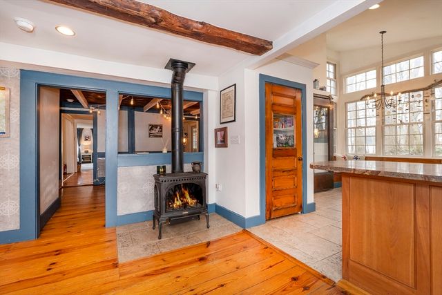 356 Main St, Amesbury, MA 01913