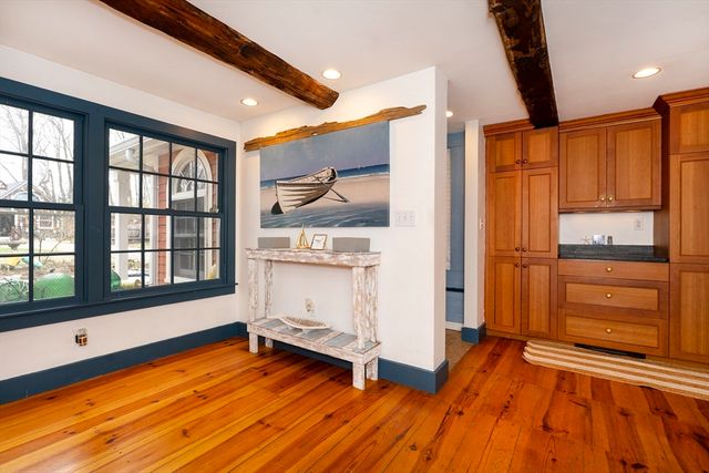 356 Main St, Amesbury, MA 01913