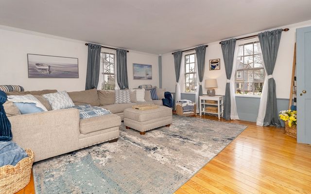 356 Main St, Amesbury, MA 01913