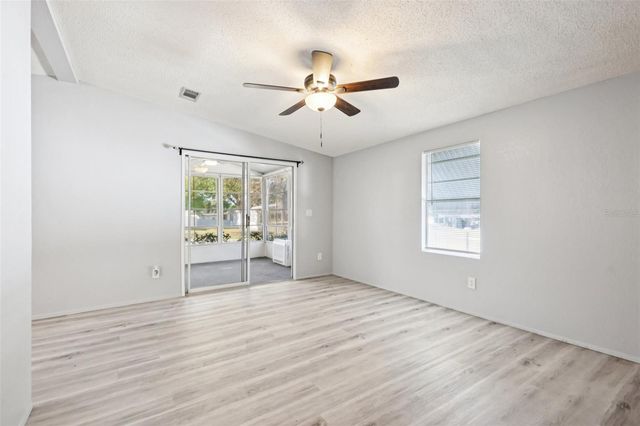 39 MAPLEHURST AVENUE, Debary, FL 32713