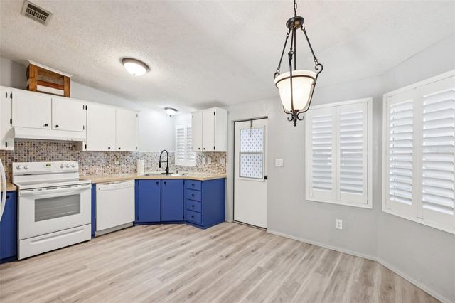 39 MAPLEHURST AVENUE, Debary, FL 32713