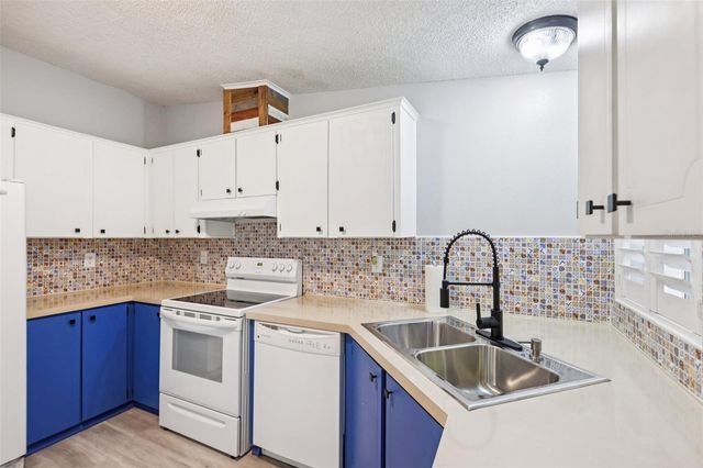 39 MAPLEHURST AVENUE, Debary, FL 32713