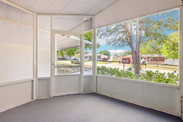 39 MAPLEHURST AVENUE, Debary, FL 32713