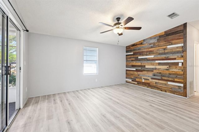 39 MAPLEHURST AVENUE, Debary, FL 32713