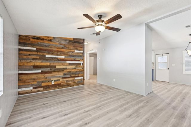 39 MAPLEHURST AVENUE, Debary, FL 32713