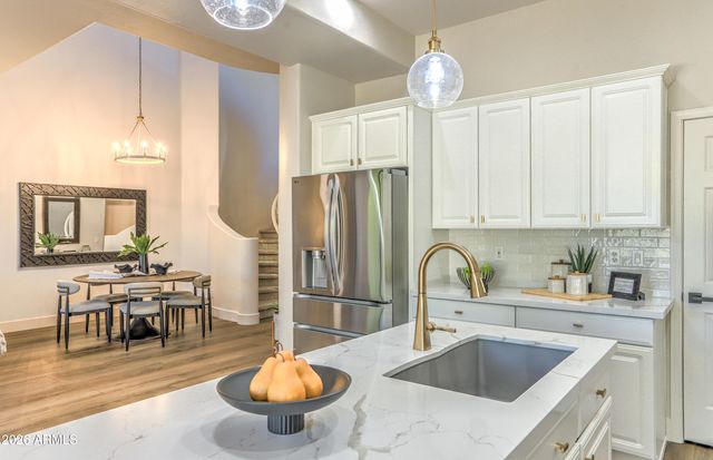 15240 N CLUBGATE Drive 111, Scottsdale, AZ 85254