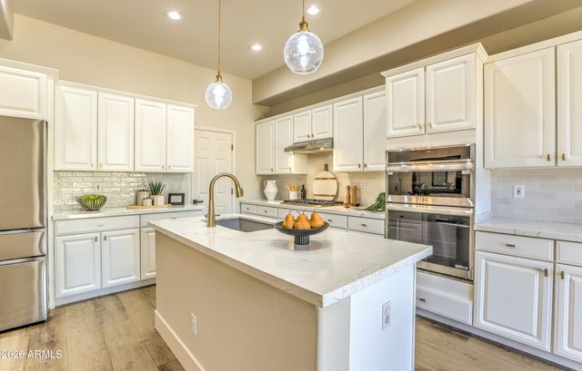 15240 N CLUBGATE Drive 111, Scottsdale, AZ 85254