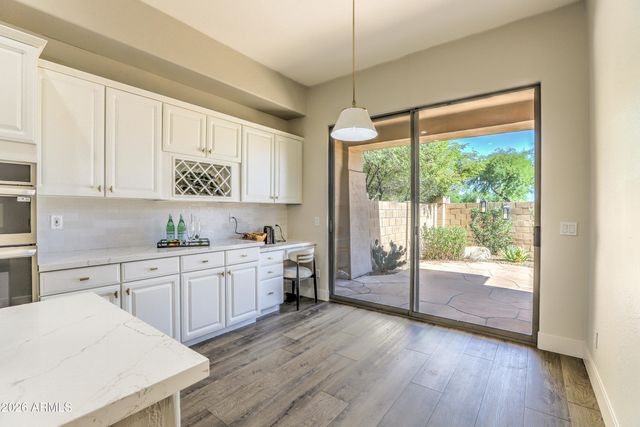 15240 N CLUBGATE Drive 111, Scottsdale, AZ 85254