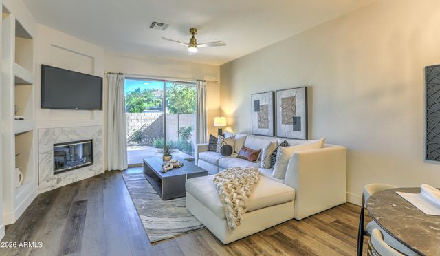 15240 N CLUBGATE Drive 111, Scottsdale, AZ 85254