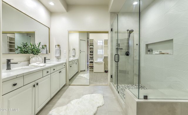 15240 N CLUBGATE Drive 111, Scottsdale, AZ 85254