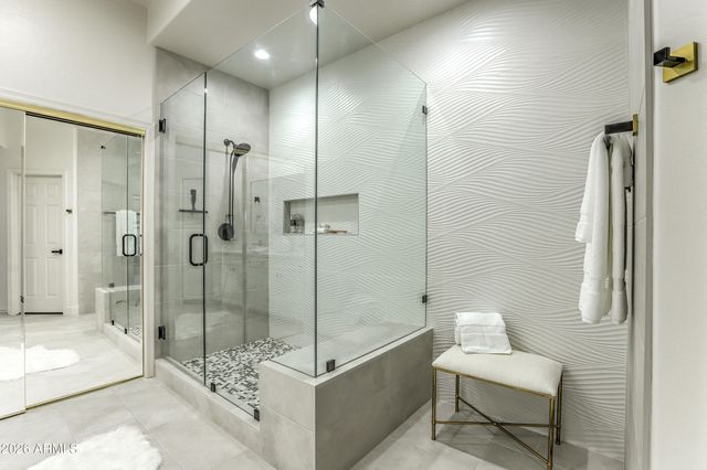 15240 N CLUBGATE Drive 111, Scottsdale, AZ 85254