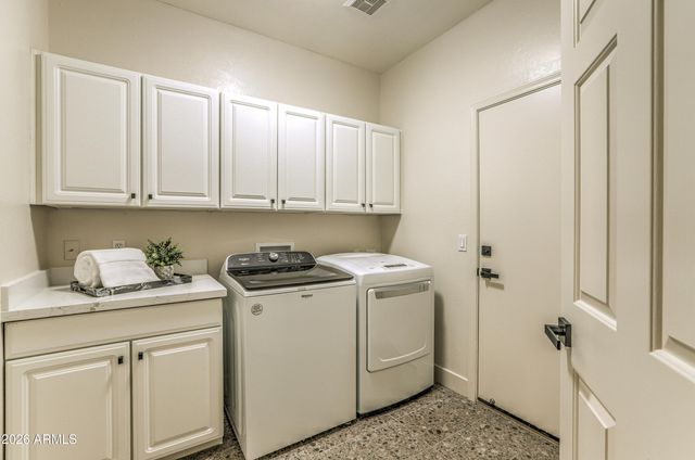 15240 N CLUBGATE Drive 111, Scottsdale, AZ 85254