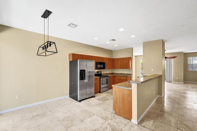 2725 NE 8th Avenue 104, Wilton Manors, FL 33334