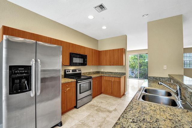 2725 NE 8th Avenue 104, Wilton Manors, FL 33334