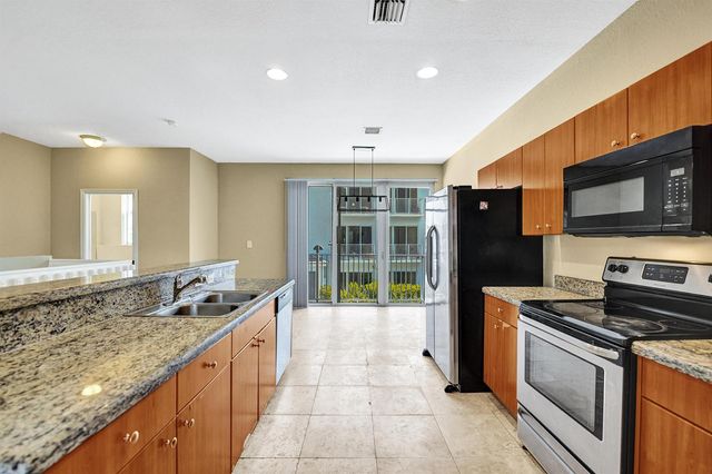 2725 NE 8th Avenue 104, Wilton Manors, FL 33334