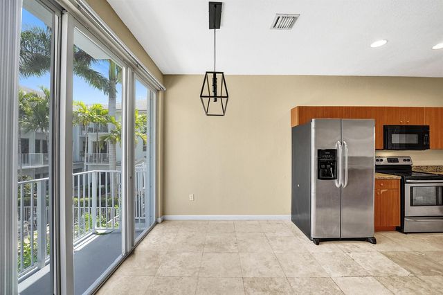 2725 NE 8th Avenue 104, Wilton Manors, FL 33334