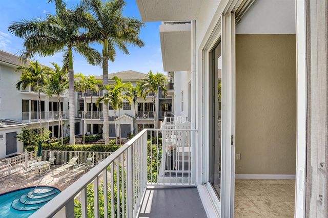 2725 NE 8th Avenue 104, Wilton Manors, FL 33334
