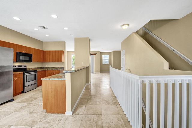 2725 NE 8th Avenue 104, Wilton Manors, FL 33334