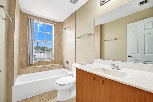 2725 NE 8th Avenue 104, Wilton Manors, FL 33334