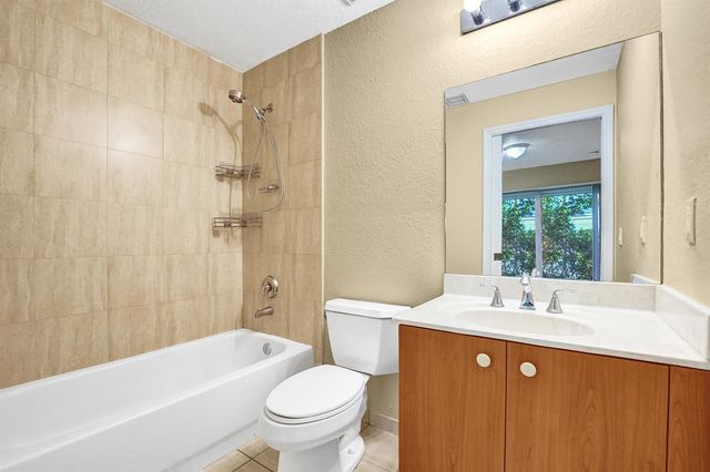 2725 NE 8th Avenue 104, Wilton Manors, FL 33334
