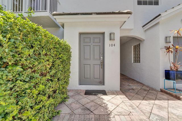 2725 NE 8th Avenue 104, Wilton Manors, FL 33334