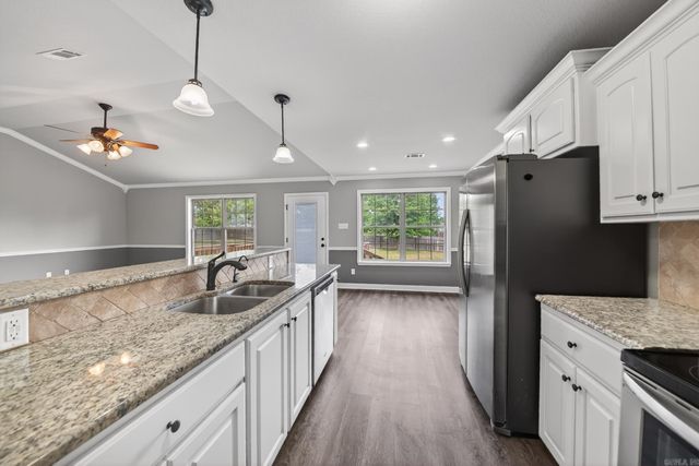312 Bobwhite Circle, Lonoke, AR 72086
