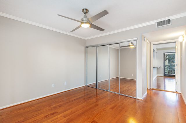 5934 Sandhurst Lane 207, Dallas, TX 75206