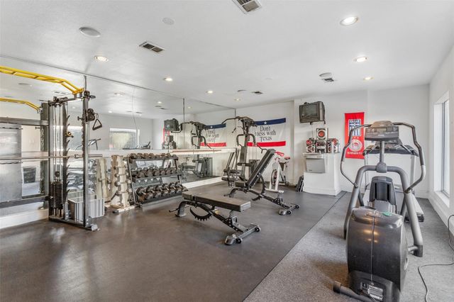 5934 Sandhurst Lane 207, Dallas, TX 75206