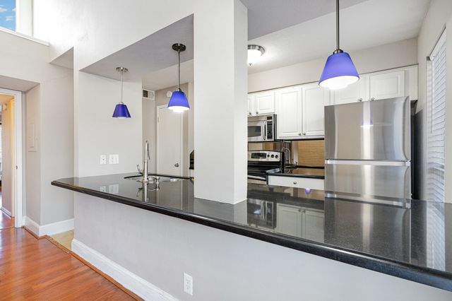 5934 Sandhurst Lane 207, Dallas, TX 75206