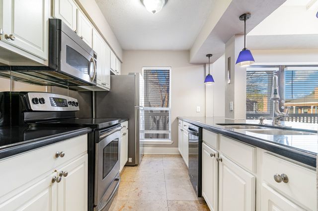 5934 Sandhurst Lane 207, Dallas, TX 75206